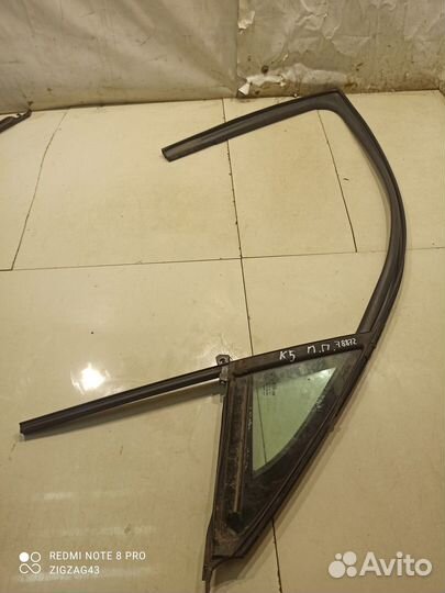 Форточка двери(передняя правая) с уплотнителем