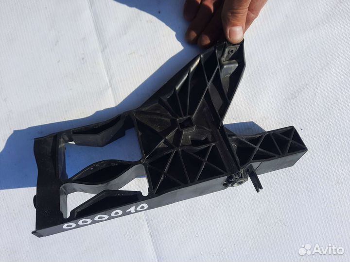 Кронштейн левой фары Audi A6 C7 Ауди А6 2012