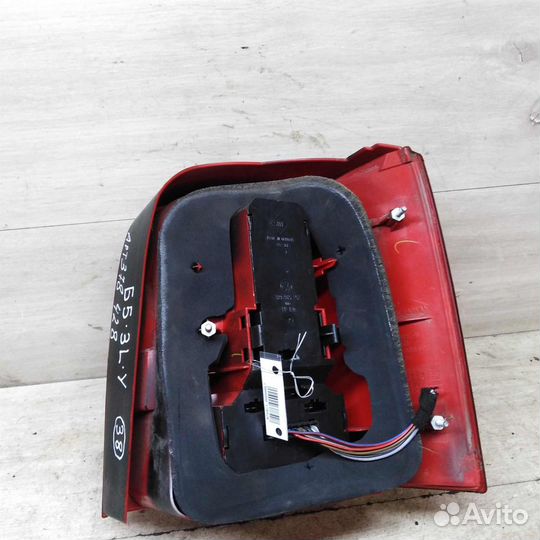 Фонарь задний левый Volkswagen Passat B5 универсал