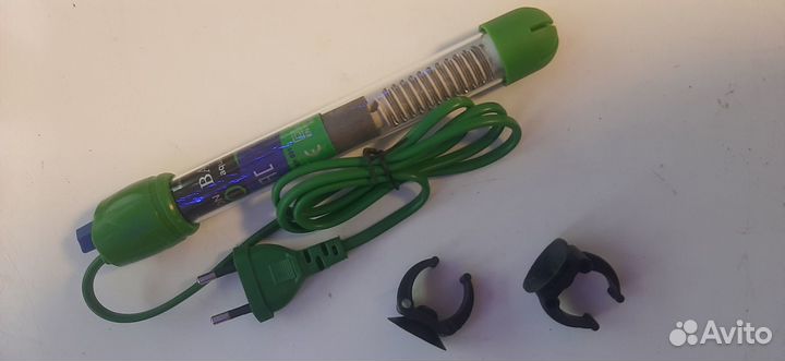 Аквариумный обогреватель и угольный наполнитель