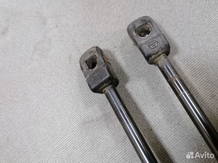 Амортизатор капота Mercedes W220 (S) 1998-2005