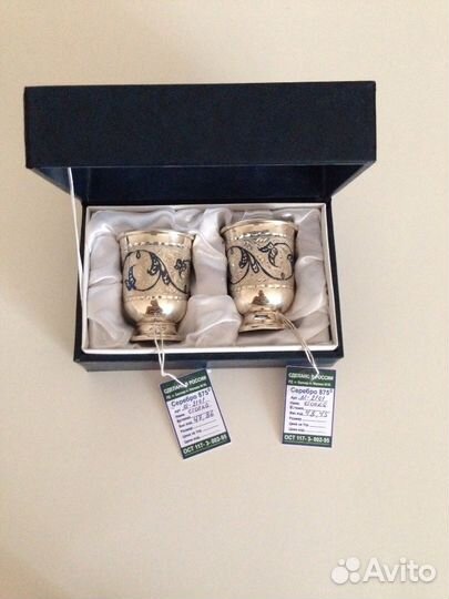 Шесть серебряных стопочек