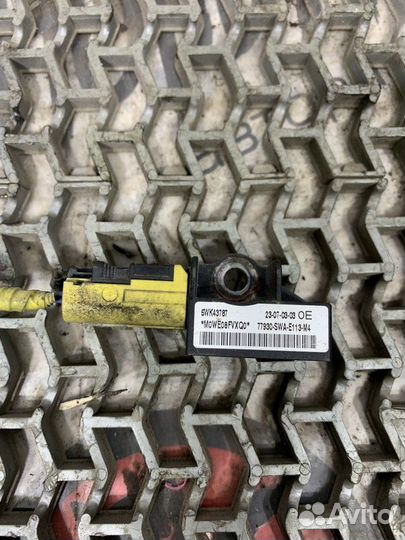 Датчик удара Honda CR-V 77930-SWA-E113