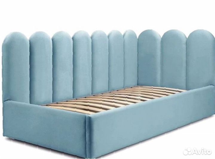 Детская кровать с мягкой спинкой