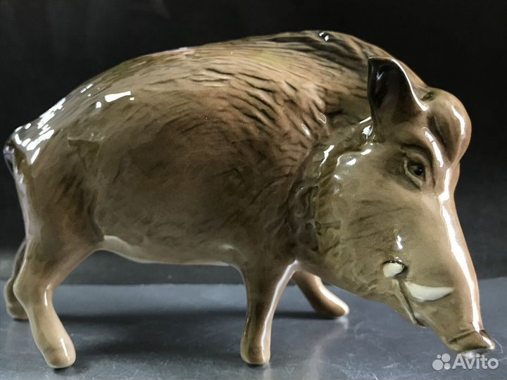 Кабан фарфоровая статуэтка
