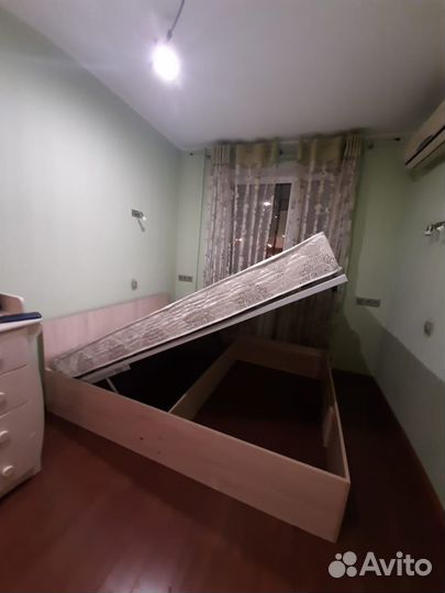 Кровать с подьемным механизмом