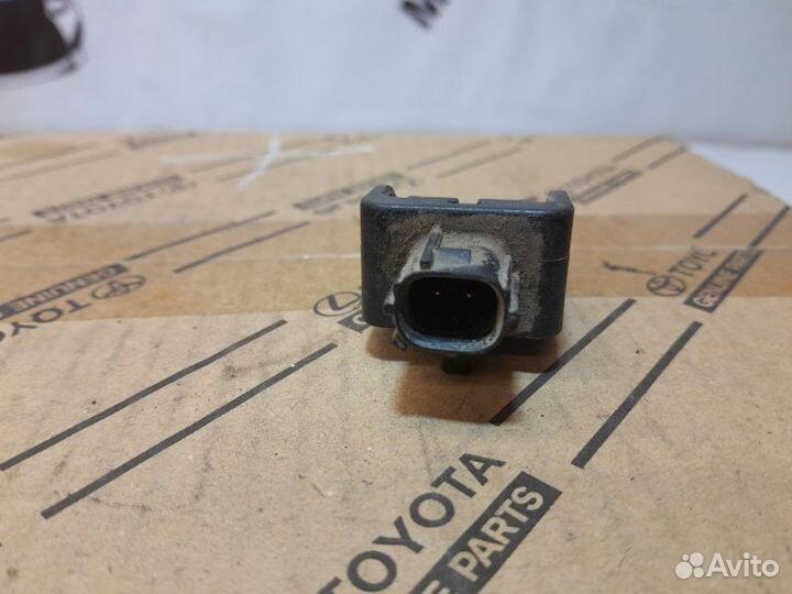 Датчик удара передний Toyota Camry 40