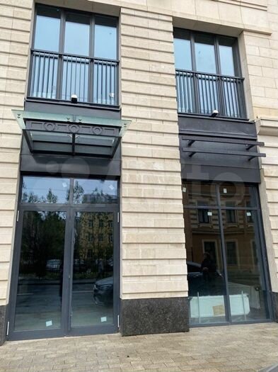 2 входа, потолки 4.5 м, 1 этаж