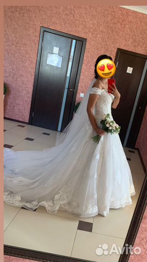 Свадебное платье со шлейфом