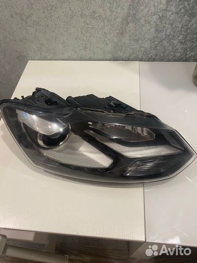 Фара передняя правая поло седан биксенон