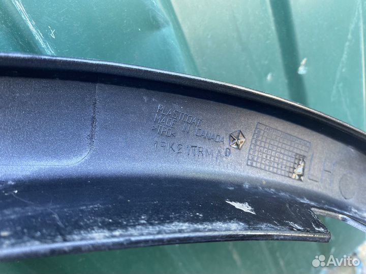 Накладка левого крыла Dodge Durango