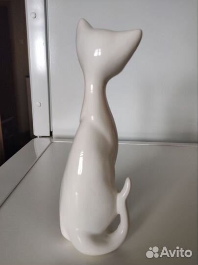 Статуэтка фарфоровая кошка