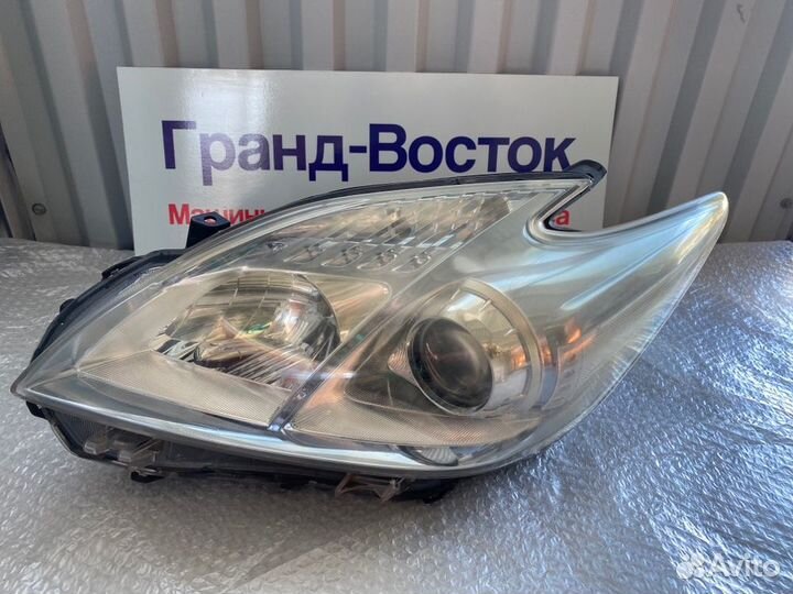 Фара левая Toyota Prius ZVW30