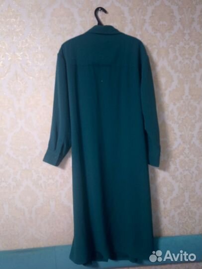 Продам платье - рубашку изумрудного цвета