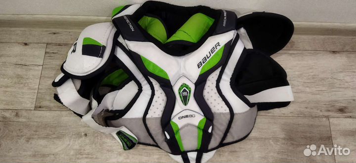 Нагрудник хоккейный bauer jr