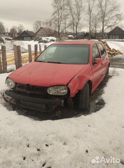 Volkswagen Golf 1.8 МТ, 1998, битый, 180 000 км
