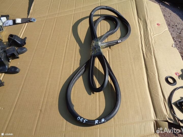 Уплотнительная резинка дверей на toyota harrier GS