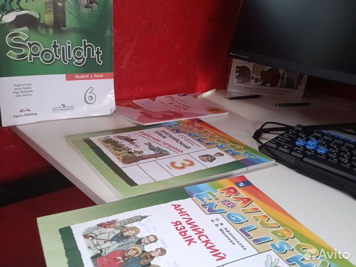 Тетради, учебники