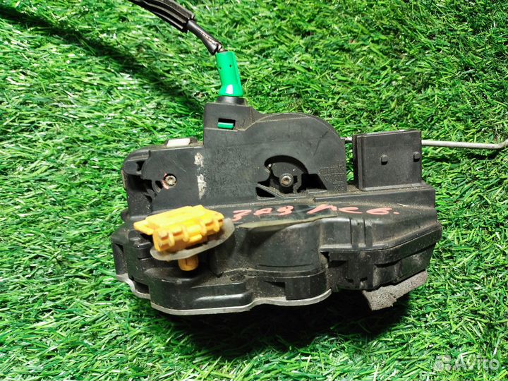 Замок двери задний левый Chevrolet Cruze J300