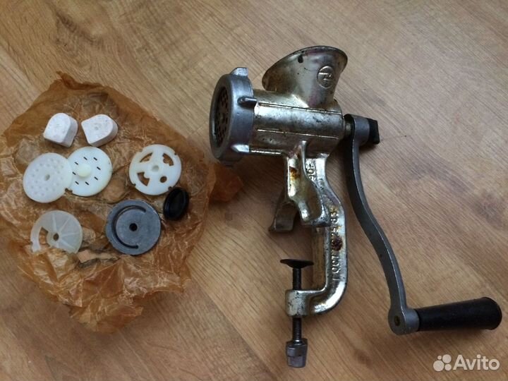 Мясорубка ручная чугунная