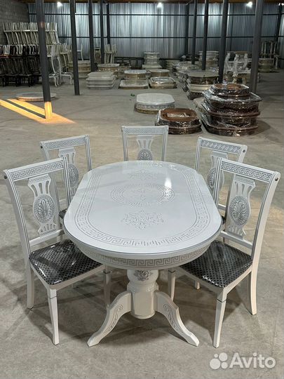 Стол и стулья новые