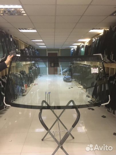 Стекло лобовое Toyota Land Cruiser 200