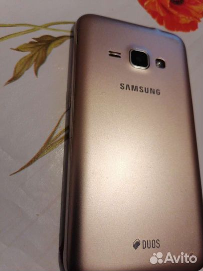 Телефон Samsung galaxy j1 2016