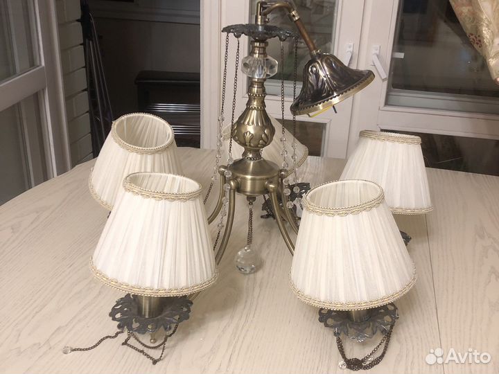 Люстра с абажуром