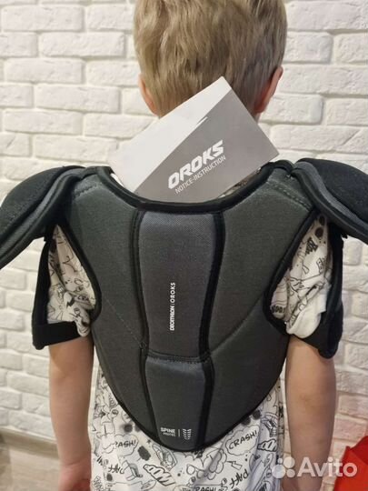 Нагрудник хоккейный детский новый