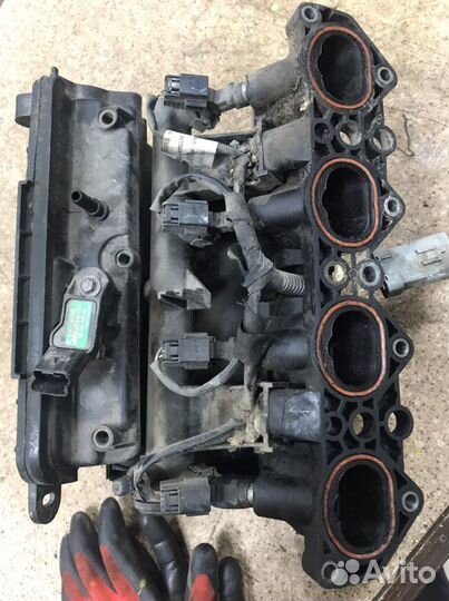 Коллектор впускной Пежо 307. 1.6