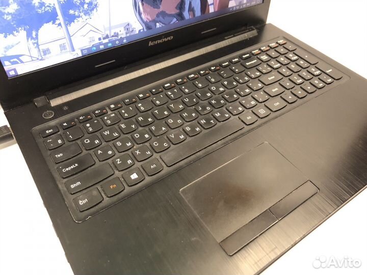 Игровой ноутбук Lenovo 4 ядра/2 видяхи/8gb/1tb