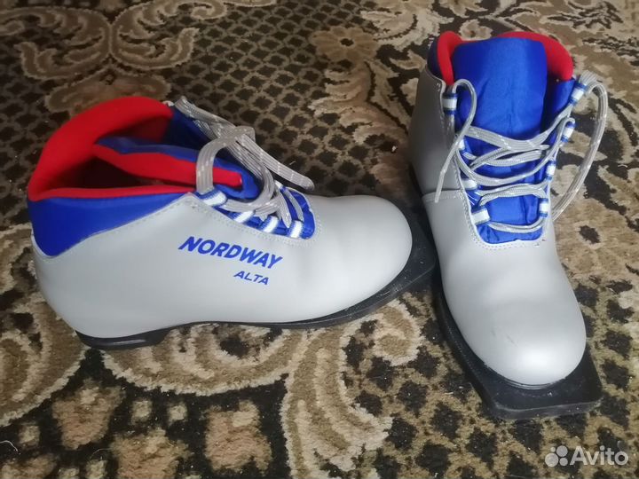 Лыжи детские с ботинками 36 размер