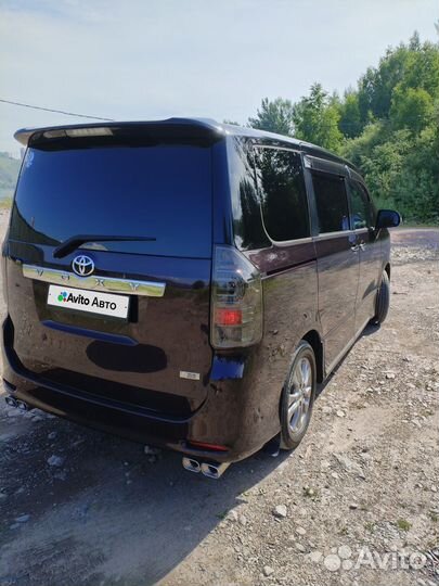 Toyota Voxy 2.0 CVT, 2012, 149 000 км