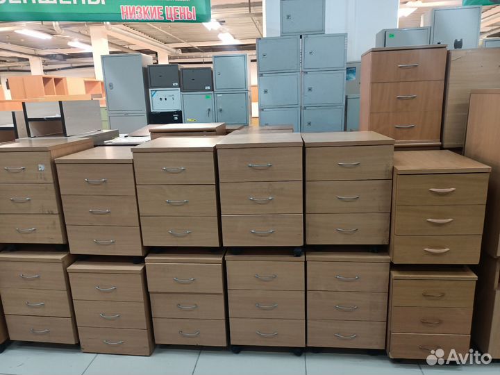 Тумбы на колёсиках, много, Б.У. Этот товар в Екате