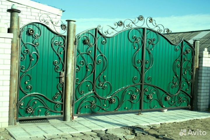 Кованные распашные ворота 