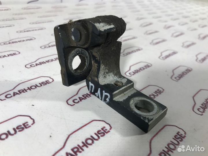 Петля двери передняя левая Volkswagen Passat B5+