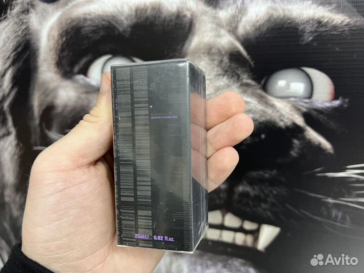 Escentric molecules 01