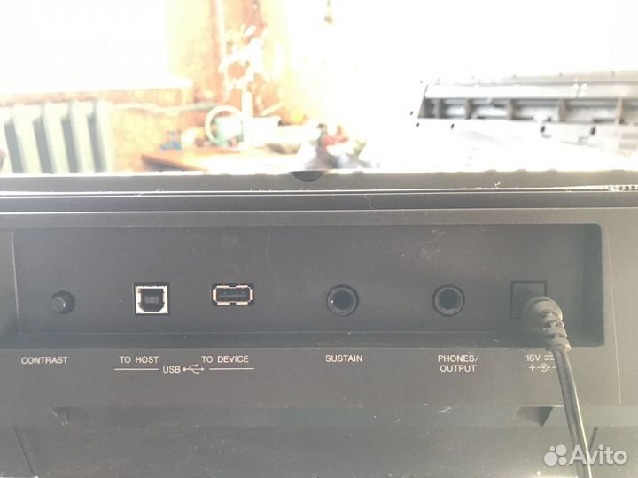 Продам синтезатор Yamaha PSR-S650