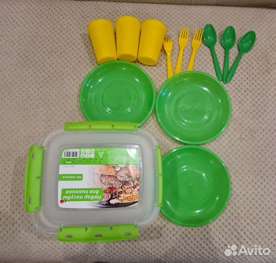 Набор посуды для пикника на троих