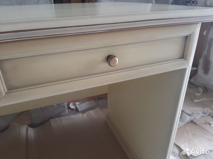 Письменный стол