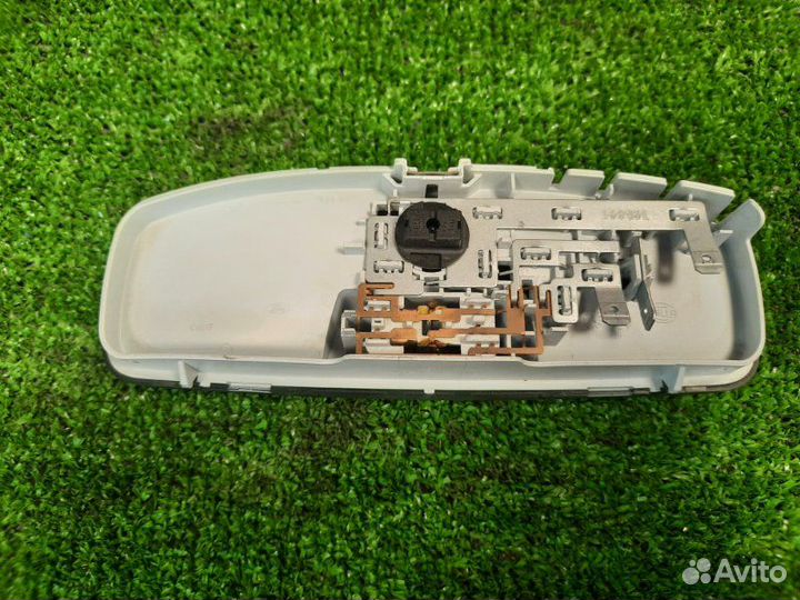 Плафон подсветки салона Ford Focus 2 хэтчбек 1.6