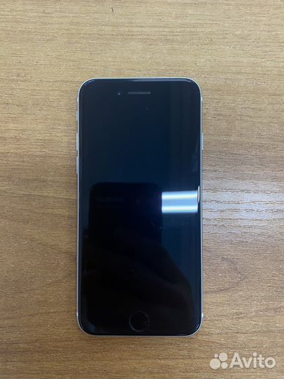 Телефон iPhone se 2020