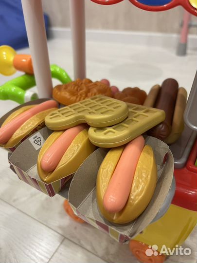 Игрушечная тележка с хот-дог