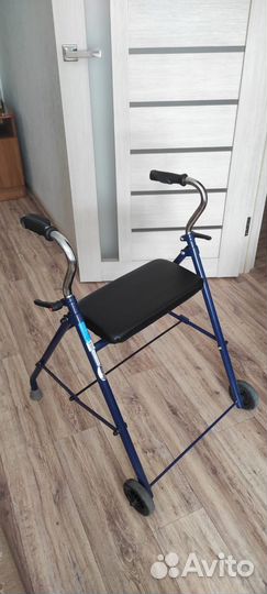 Ходунки-каталка для пожилых людей