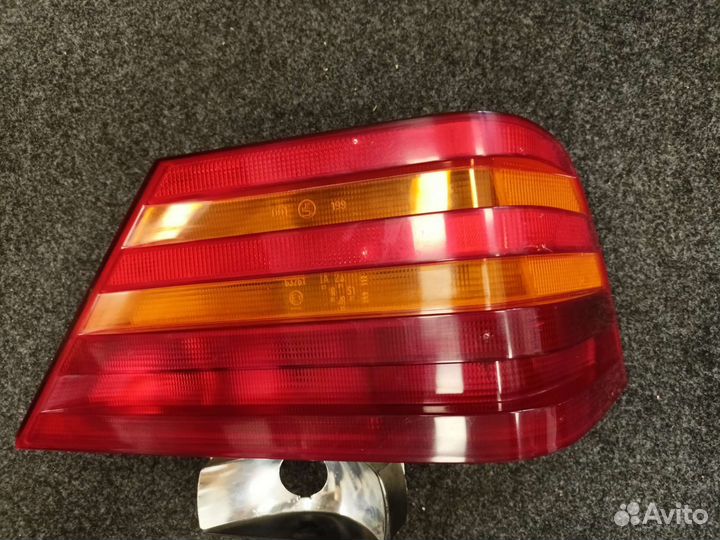 Задний фонарь правый mercedes W140