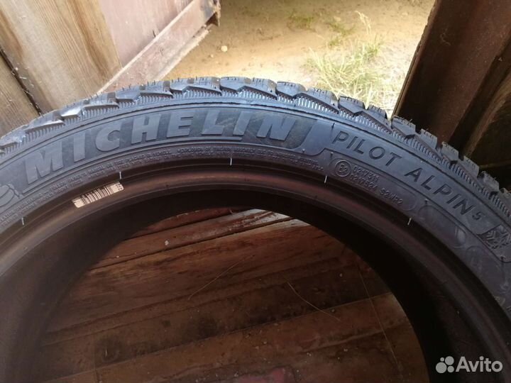 Michelin Pilot Alpin 5 235/45 R18 98V