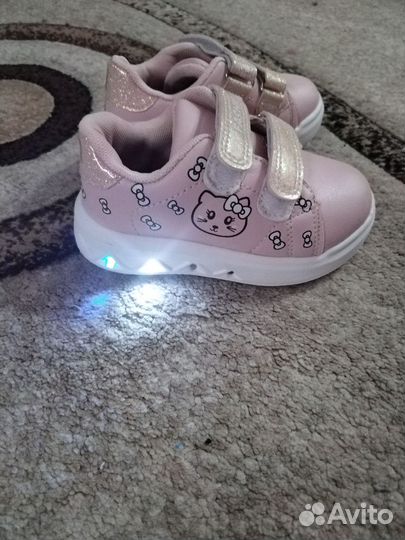 Кроссовки для девочки 24 размер