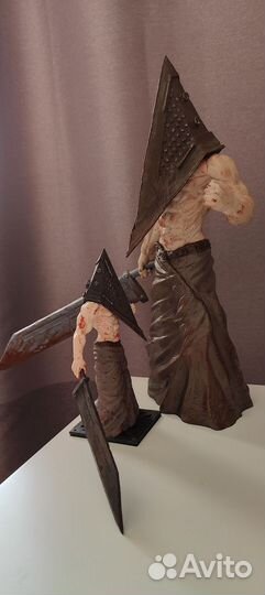 Пирамидоголовый Silent Hill,высота 20 см