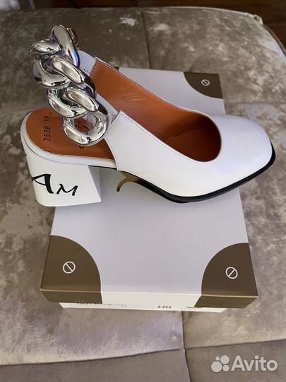 Босоножки женские 39 размер натуральная кожа новые