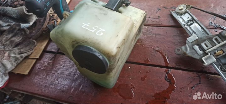 Бачок омывателя Toyota Carina E